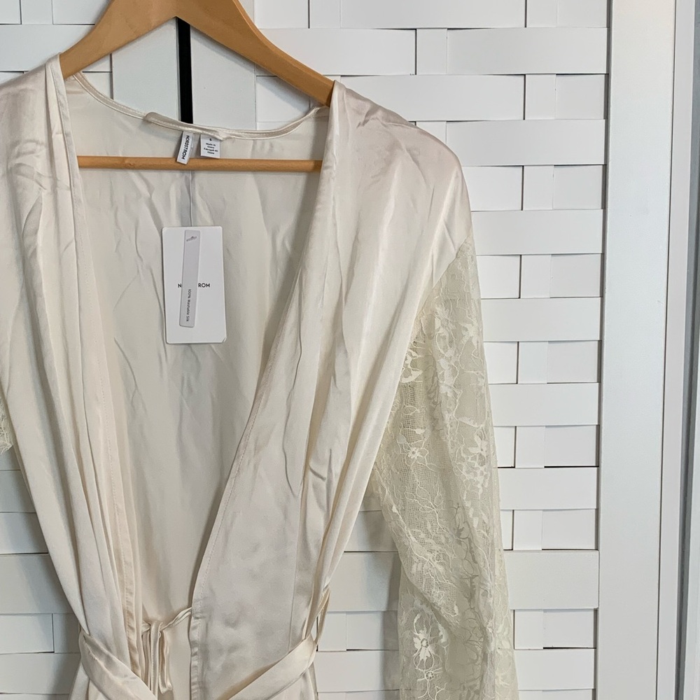 👰‍♀️ NORDSTROM LACE ROBE 👰‍♀️ - Picture 3 of 6
